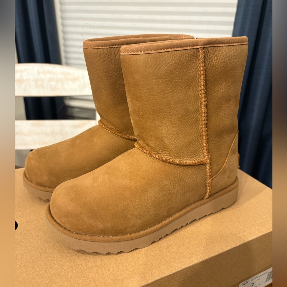 UGG Classic Short Chestnut Girls Boots
